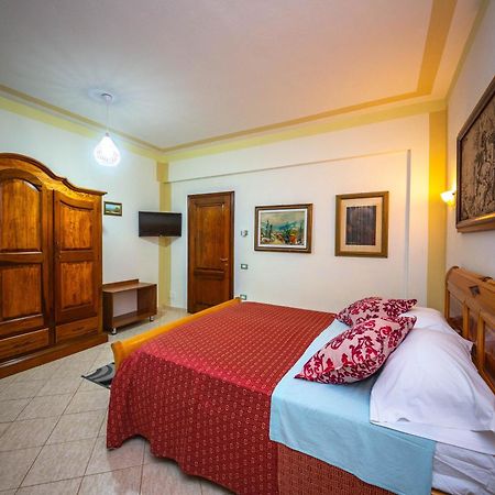 Hotel "San Saena " Radhime Luaran gambar