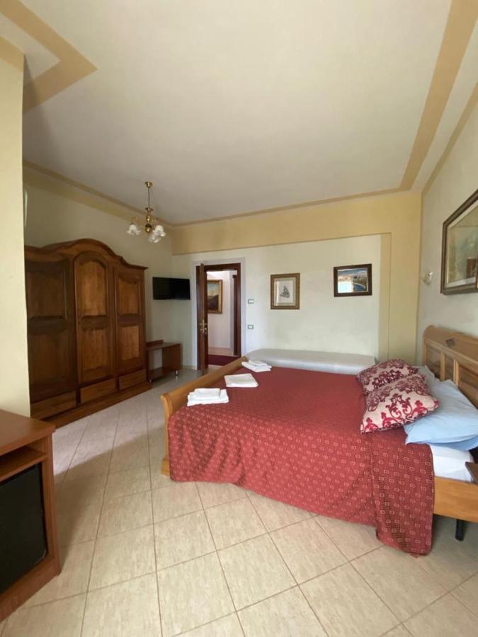 Hotel "San Saena " Radhime Luaran gambar