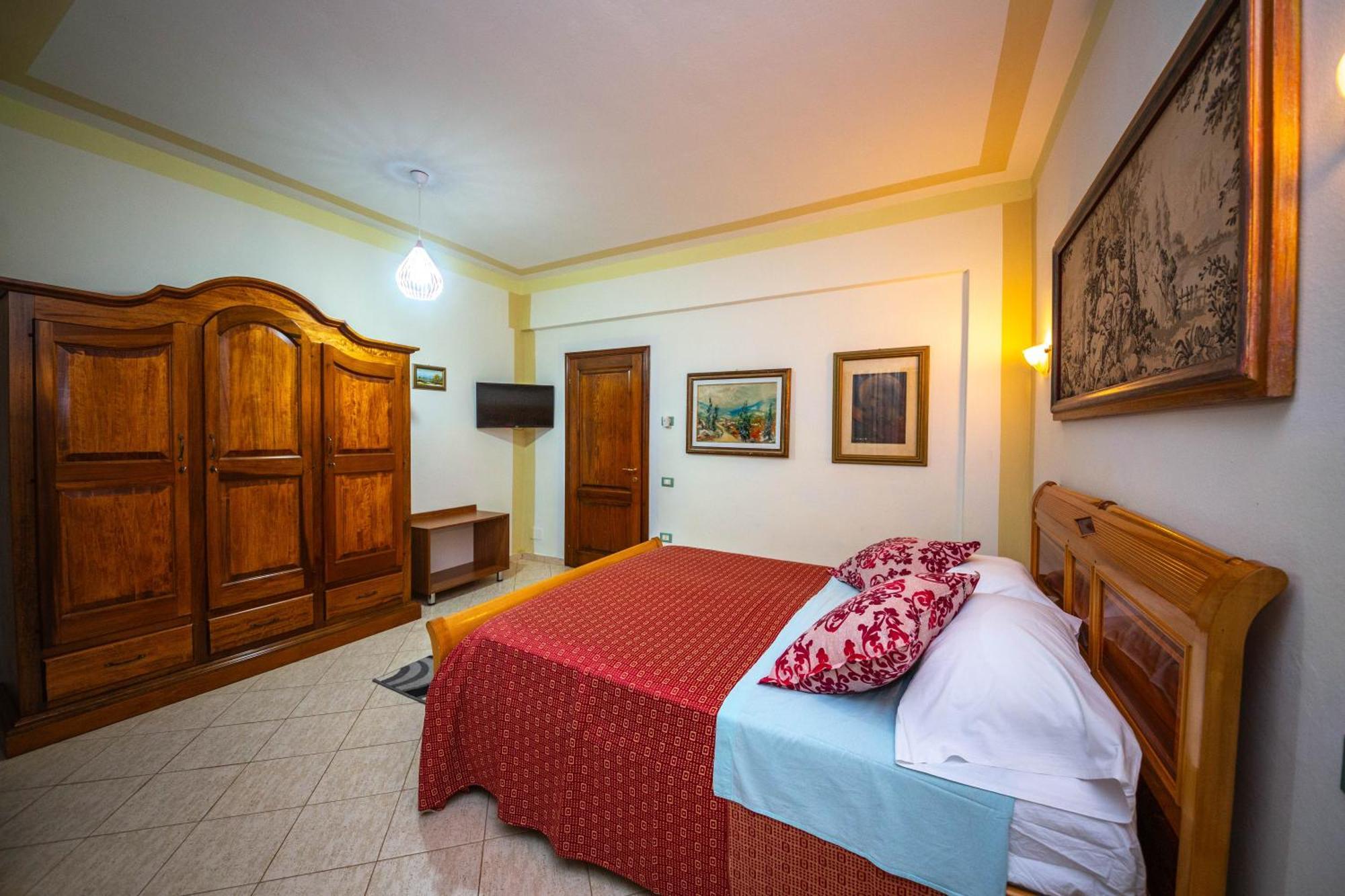 Hotel "San Saena " Radhime Luaran gambar