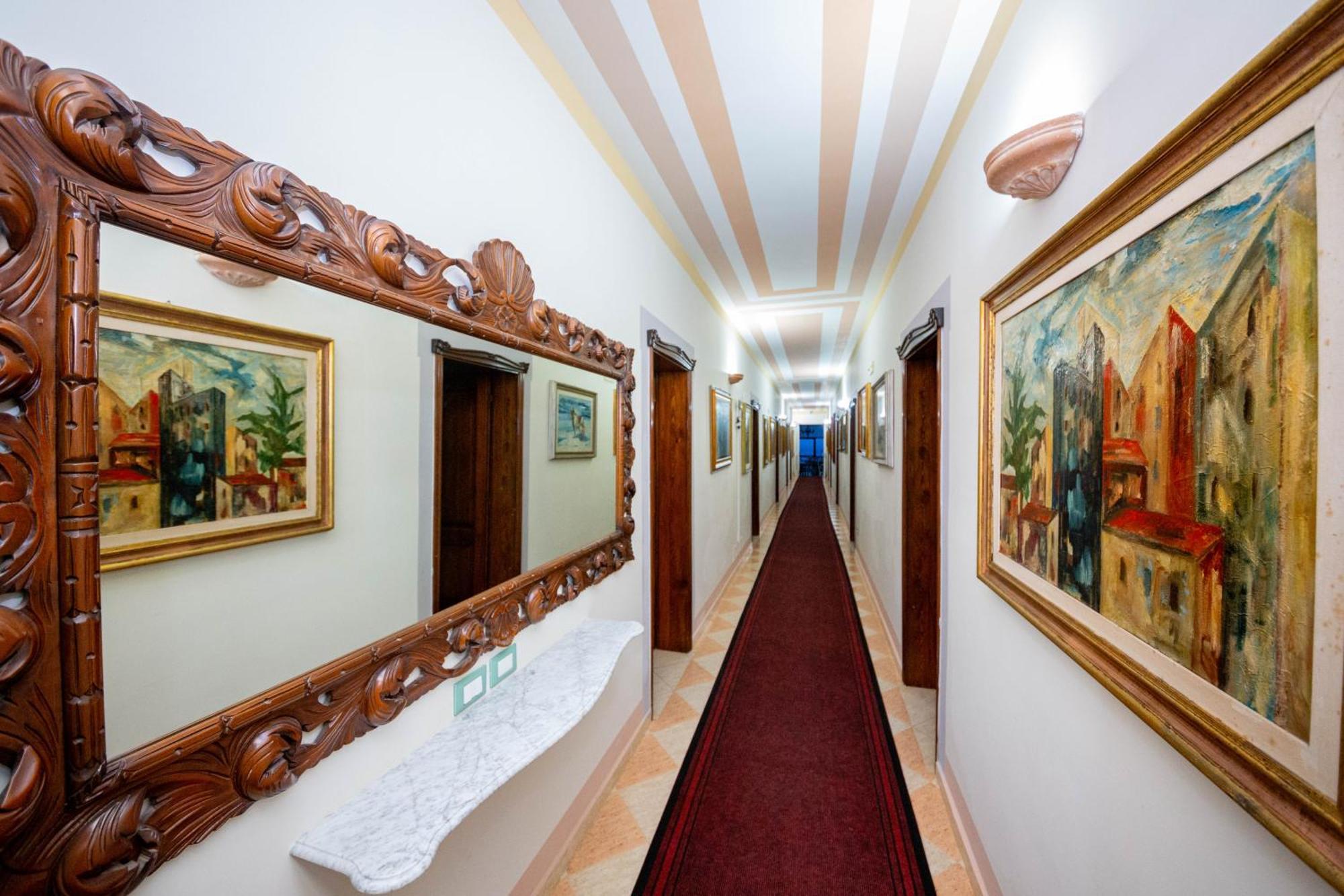 Hotel "San Saena " Radhime Luaran gambar