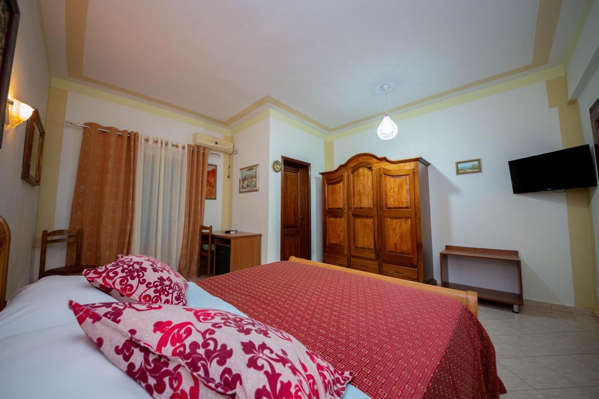 Hotel "San Saena " Radhime Luaran gambar