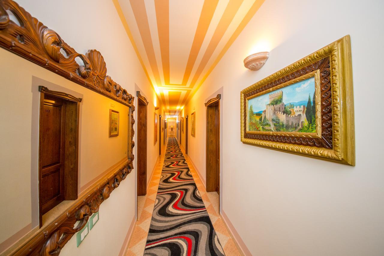 Hotel "San Saena " Radhime Luaran gambar