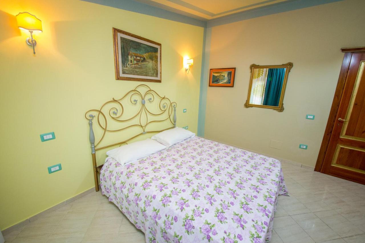 Hotel "San Saena " Radhime Luaran gambar