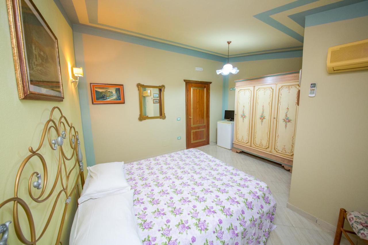 Hotel "San Saena " Radhime Luaran gambar